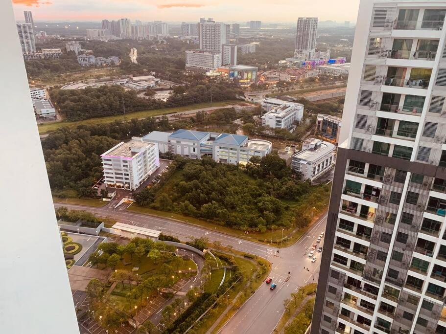 Couples Mind Relaxing Highfloor Staycation 9 Cyberjaya Exterior photo